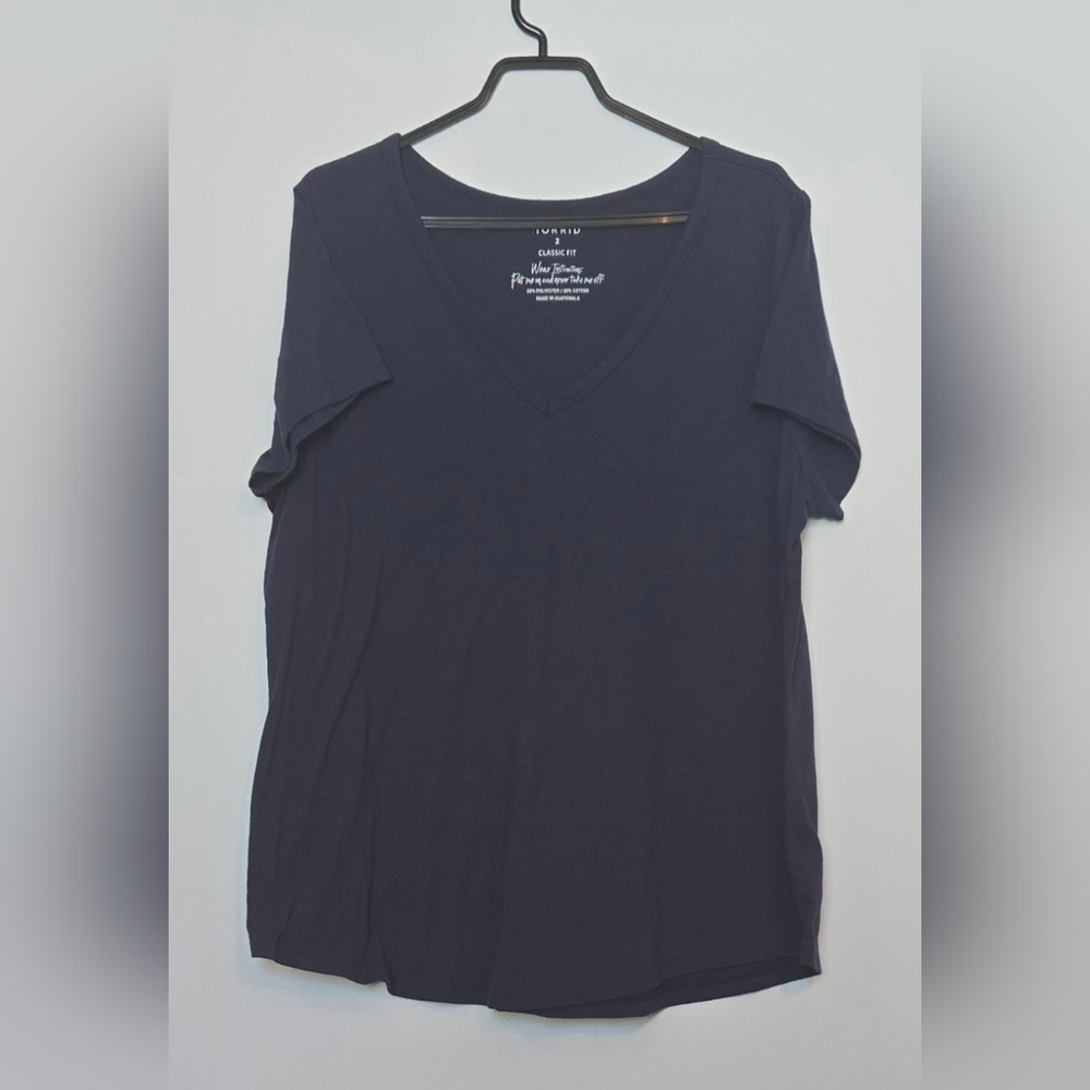 💥4 for $30💥 Torrid Navy V-Neck Classic Tee size 2